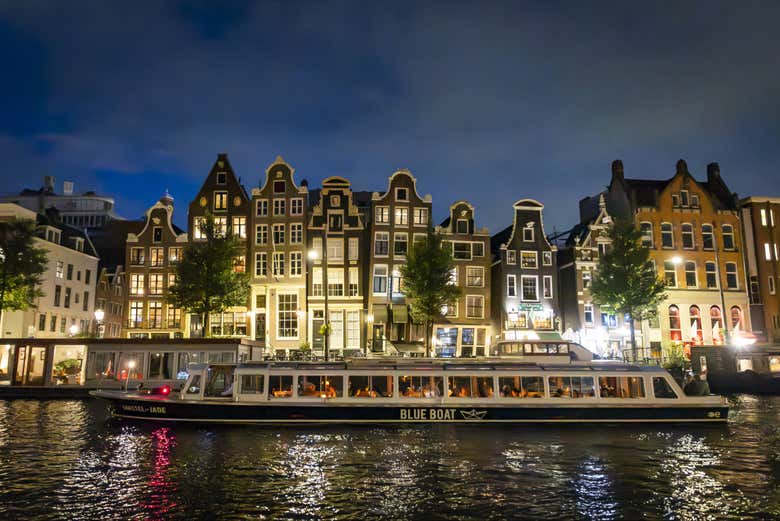 Naviguez sur les canaux d'Amsterdam dans une ambiance festive