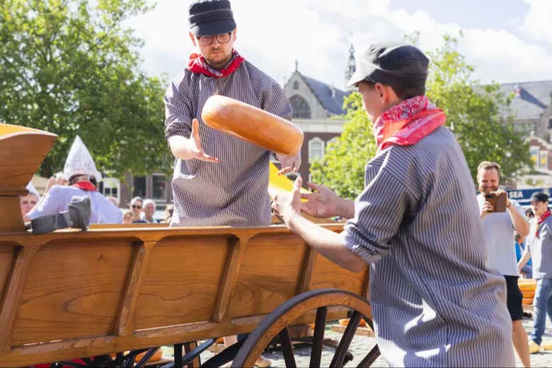 Déplacez les meules de fromage