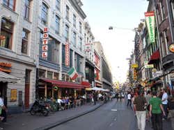 Rue des restaurants à Amsterdam