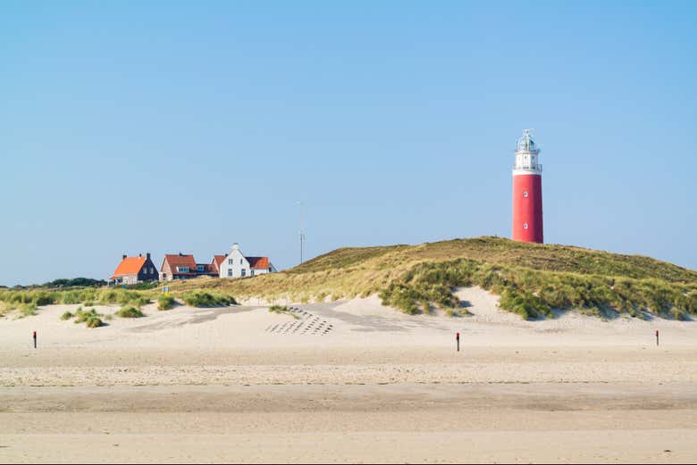 Phare sur l'île de Texel, la plus grande des îles de la Frise